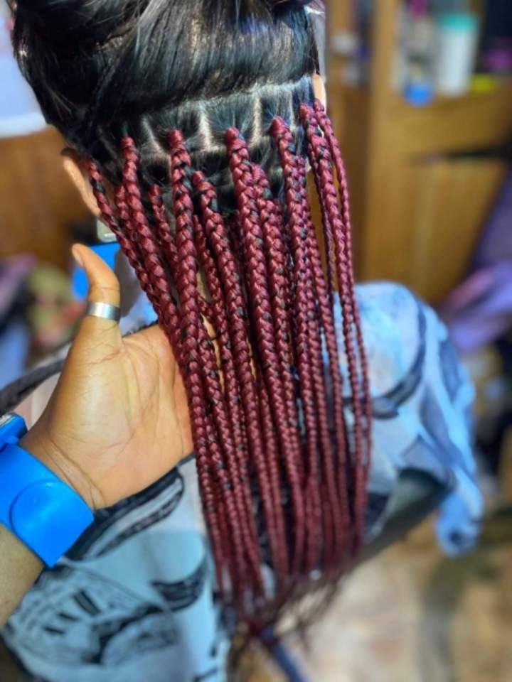 Tresseuse à domicile : confort et expertise chez vous (30km).